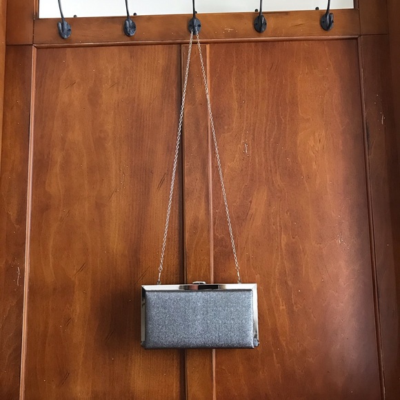 Silver clutch purse with chain shoulder strap - Picture 4 of 8